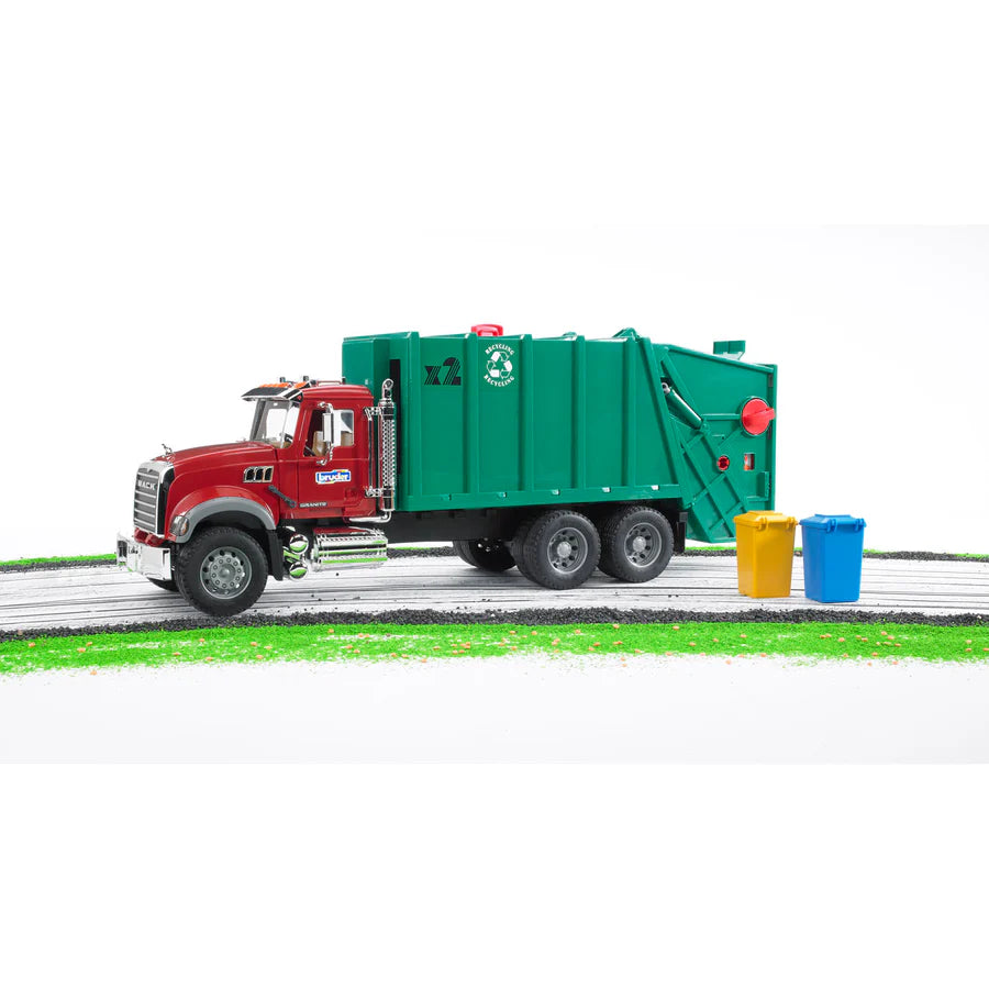 MACK Granite Garbage Truck